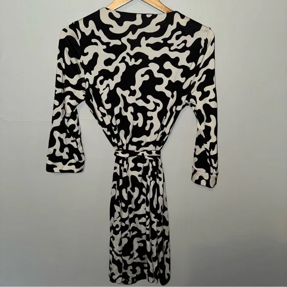 Diane Von Furstenberg Julian 100% Silk Jersey Wrap Dress Black and White - Picture 10 of 11